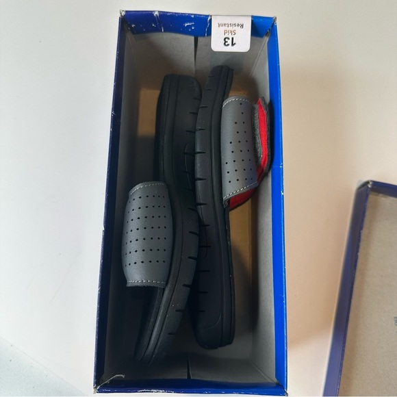 NWT Champion Kids Skid resistant slippers size 13 - Picture 13 of 13